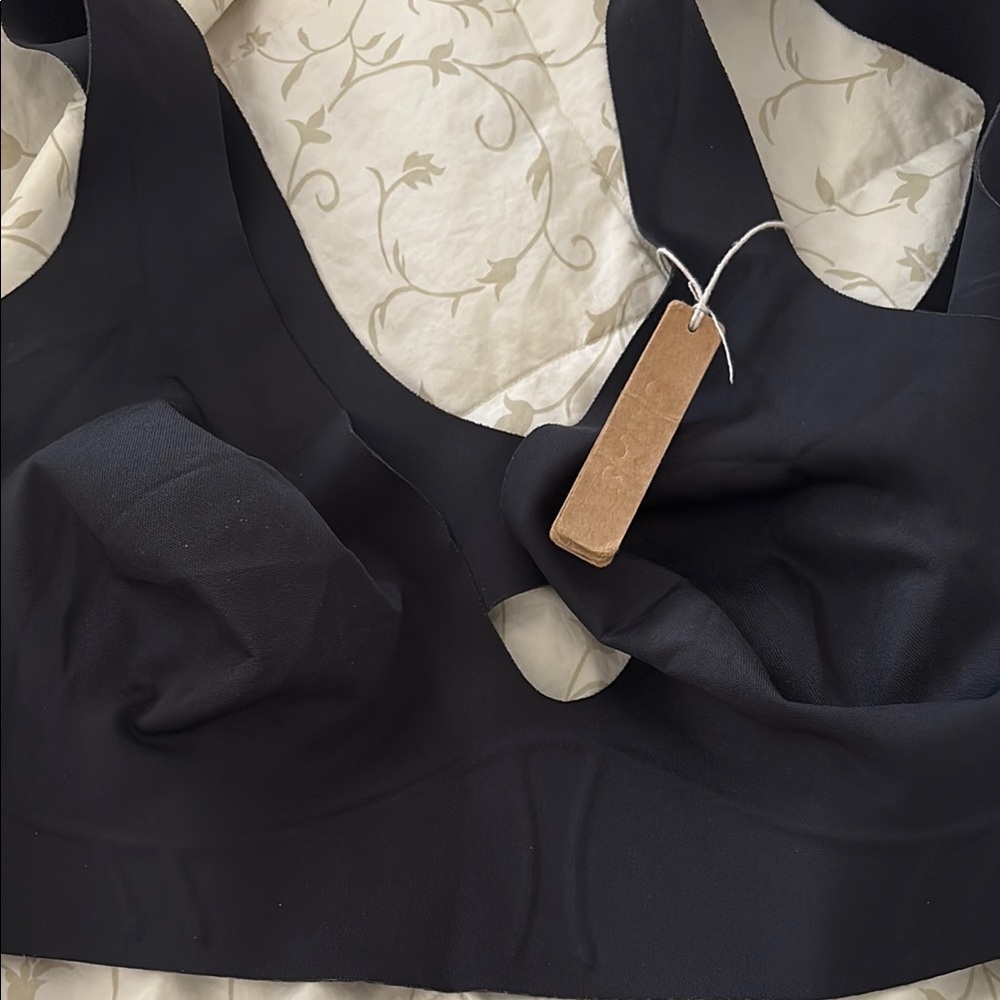 Seamless Black Sports Bra